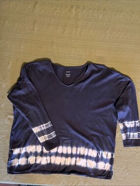 J. Jill Navy Tie-Dye V‑Neck Tunic Top